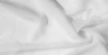 Yumuşak kıvrımları ve hassas dokusu olan pürüzsüz beyaz kumaştan bir bulanıklık. Görüntü, temiz bir estetiği vurgulayarak yumuşak gölgeler ve parlak bir son sergiliyor..