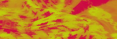 Bulanık detaylı kumaş sergilenen koyu sarı ve kırmızı tasarımlar zincir esinlenilmiş motifler, soyut şekiller ve zengin ve canlı bir görünüm için akan kıvrımlar.