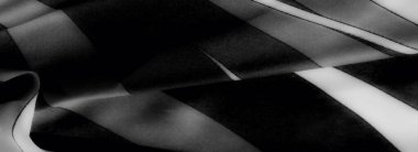 Bulanık, gri tonlu, pürüzsüz kıvrımlı, koyu ve açık renk desenli. Gölgeler yumuşak, akışkan bir görsel etki yaratarak, tekstile derinlik ve entelektüellik katıyor..