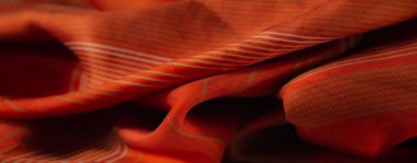 Doğal ışıklandırma sergileriyle vurgulanan bulanık turuncu kumaş çiçek desenleri ve doğrusal çizgiler, yumuşaklık ve çok yönlü yaratıcı kullanım için canlı tasarım.