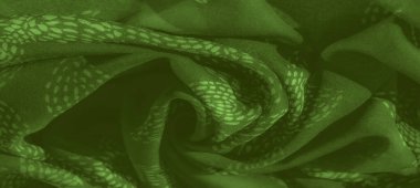 Bulanık efekt yeşil kumaşın yumuşak dokusunu vurgular, yumuşak kıvrımlar ve organik, yaprak benzeri bir tasarım tekstil görünümüne doğal bir dokunuş ekler..