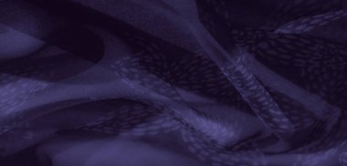 Görüntü. Kıvrımlı kıvrımlı, karmaşık desenli, yumuşak gölgeler ve hassas gölgeler yakalayan koyu mor bir kumaşın yakın çekimi. Kumaşı pürüzsüz.,