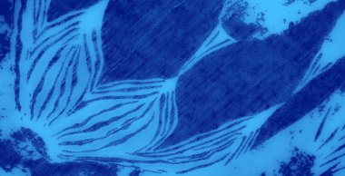 Yumuşak kumaş üzerindeki karmaşık mavi desenler, yüksek çözünürlüklü sanatsal detaylarla modern ve soyut tekstil tasarımını vurguluyor..