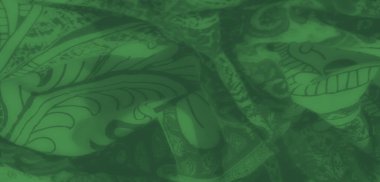 Soyut desenli kıvrımları ve çiçekli unsurları içeren zarif, yeşil bir kumaşın bulanıklığı. Moda ve iç mekanlar için ince ve çok yönlü bir tasarım sunuyor.