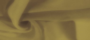 Yumuşak, akışkan kıvrımlı sarı kumaşlar. Sıcak, davetkar bir doku yaratıyor. Tekstil tasarımları, rahat arka planlar ve dekor projeleri için mükemmel..