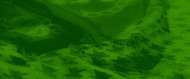 Görüntü - houndstooth ve zincir benzeri motiflerle zenginleştirilmiş, yumuşak, akıcı katmanlarla sergilenen yeşil bir kumaş. Sanatsal tasarım onun zarafetini ve modern karmaşıklığını vurgular..