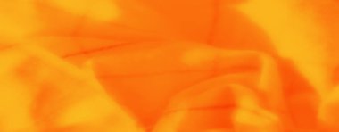 İnce kıvrımları ve çizgileri olan turuncu ve sarı dokuların bulanık görüntüsü dinamik ve sıcak bir soyut kompozisyon oluşturuyor..