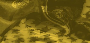 Karmaşık zincirli, akışkan sarı kumaşlar ve lüks ve tarz saçan cesur tazı desenleri. Soyut tasarımlar veya tekstil sanatları için mükemmel..