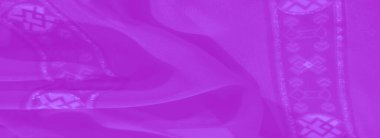 Çiçekli ve geometrik aksanlı bulanık mor kumaş, sanatsal ve tekstil odaklı projeler için ideal, sofistike bir görünüm yaratıyor..