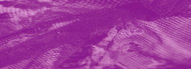 Artistik mor dantel kumaştan bulanık yumuşak, parlak dokuları ve karmaşık kıvrımları var. Soyut desenler kadınsı, lüks ve zarif bir görsel cazibe yaratıyor..