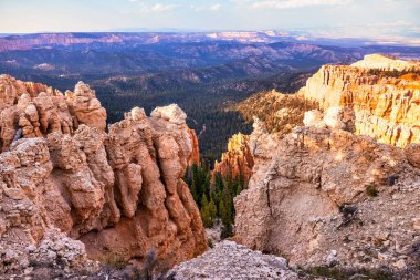 Bryce Canyon Ulusal Parkı, Utah, ABD inanılmaz renkli manzara, güzel doğal manzara. Kavram, turizm, şehir simgesi