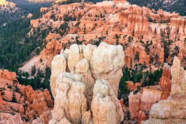 Bryce Canyon Ulusal Parkı, Utah, ABD inanılmaz renkli manzara, güzel doğal manzara. Kavram, turizm, şehir simgesi