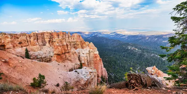 Bryce Canyon Ulusal Parkı, Utah, ABD inanılmaz renkli manzara, güzel doğal manzara. Kavram, turizm, şehir simgesi