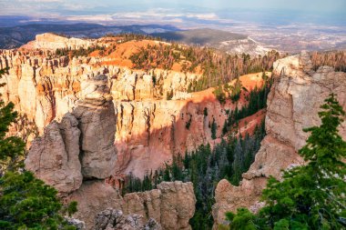 Bryce Canyon Ulusal Parkı, Utah, ABD inanılmaz renkli manzara, güzel doğal manzara. Kavram, turizm, şehir simgesi