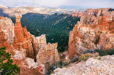 Bryce Canyon Ulusal Parkı, Utah, ABD inanılmaz renkli manzara, güzel doğal manzara. Kavram, turizm, şehir simgesi