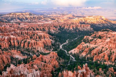 Bryce Canyon Ulusal Parkı, Utah, ABD inanılmaz renkli manzara, güzel doğal manzara. Kavram, turizm, şehir simgesi