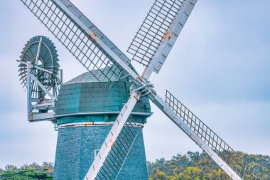 Murphy Windmill Golden Gate Park, San Francisco 'da, manzara çok güzel. Seyahat konsepti, dönüm noktaları mimarisi
