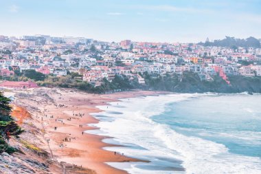Pasifik Okyanusu, San Francisco Körfezi yakınlarındaki Kaliforniya kumlu sahili üzerinde Baker 'ların sahili manzarası. Muhteşem deniz manzarası. Hafif sis, mükemmel seyahat ve tatil yeri.