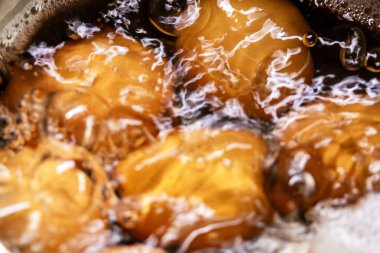 Kaynar suda yumurta, yakın plan, konsept, vejetaryenlik.