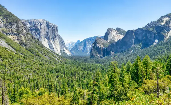 Yosemite Ulusal Park Vadisi 'ndeki Tünel Manzarası, Kaliforniya, ABD.