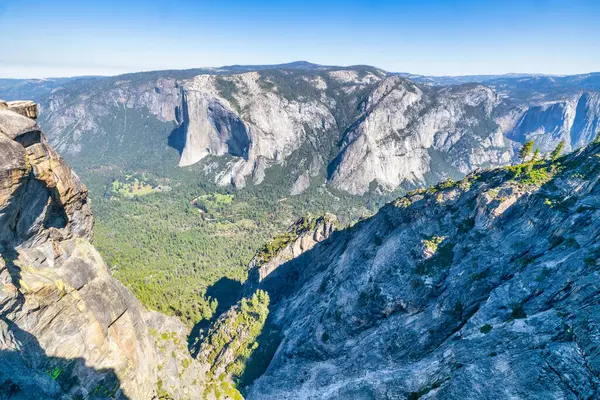 Taft Point Gözcüsü, Yosemite Ulusal Parkı, Kaliforniya.