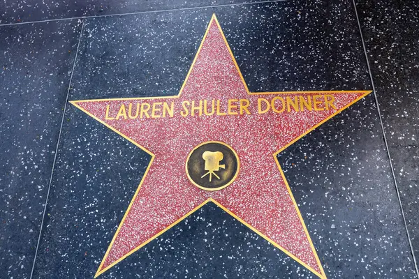 Hollywood yıldızı Los Angeles, ABD 'de Ünlüler Yolu' nda Lauren Shuler Donner