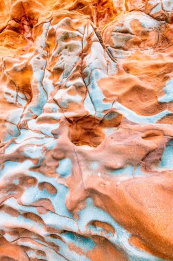 Tam kare kumtaşı çizimi, kaya oluşumu, Kaliforniya sahilindeki doğal kumtaşı, arka plan için kullanılan taş çizgileri ve kıvrımları.