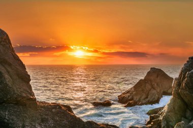 1. Otoyol ve Big Sur boyunca Pasifik Okyanusu 'nun güzel manzarası, hava manzarası, gün batımı, gün doğumu, sis. Kavram, seyahat, tatil, hafta sonu.