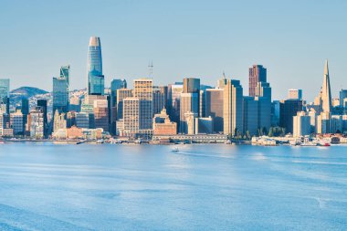 San Francisco şehir merkezinin manzarası Kaliforniya Ufuk çizgisi, okyanus manzarası sabahın erken saatlerinde gün doğumunda