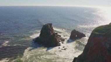 Point Reyes, California 'nın nefes kesici hava manzarası Pasifik Okyanusu' yla çevrili dramatik sahil uçurumlarını gösteriyor. Doğa aşıkları, fotoğrafçılar ve açık hava için çarpıcı bir yer.
