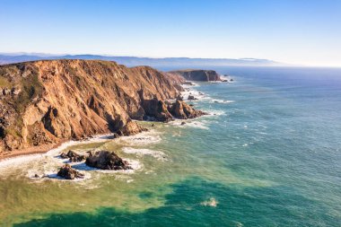 Point Reyes, California 'nın nefes kesici hava manzarası Pasifik Okyanusu' yla çevrili dramatik sahil uçurumlarını gösteriyor. Doğa aşıkları, fotoğrafçılar ve açık hava için çarpıcı bir yer.