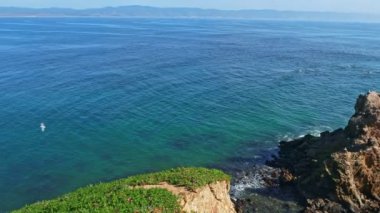 Point Reyes, California 'nın nefes kesici hava manzarası Pasifik Okyanusu' yla çevrili dramatik sahil uçurumlarını gösteriyor. Doğa aşıkları, fotoğrafçılar ve doğa maceracıları için çarpıcı bir yer.