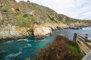 Partington Koyu, Big Sur tarihinin özel bir parçasını barındırıyor. Güneş kabuğu ve kerestelerin çoğu bu koydan gönderildi.