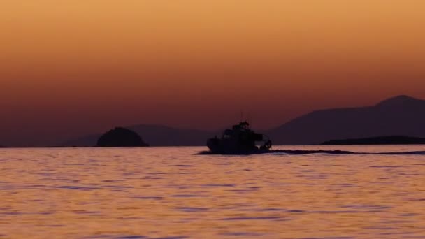 Barco Guarda Costeira Que Cruza Entardecer Após Por Sol — Vídeo de Stock