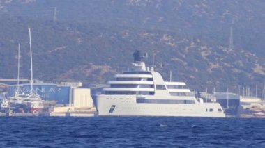Bodrum, Türkiye, 05 Aralık 2022: Rus işadamı Roman Abramovich 'in sahibi olduğu dev süperyat Solaris Bodrum' da demirledi 