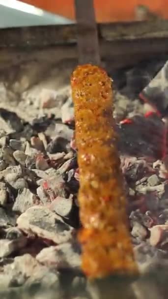 Turkish Adana Kebab Grill Vídeo Vertical Para Redes Sociales — Vídeos de Stock