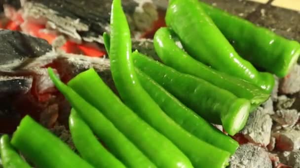 Zielona Papryka Gotowania Węgiel Grill — Wideo stockowe