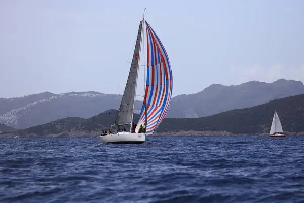 Bodrum Turecko Duben 2023 Plachetnice Plují Větrného Počasí Modrých Vodách — Stock fotografie