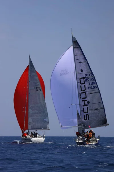 トルコのボドルム 2023年5月7日 エーゲ海の青い海 有名な休日の目的地の海岸で風の強い天候で帆船ボドルム — ストック写真