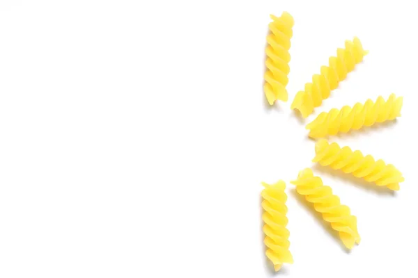 Ongekookte Fusilli Pasta Geïsoleerd Witte Achtergrond Itallian Spiraal Pasta Close — Stockfoto