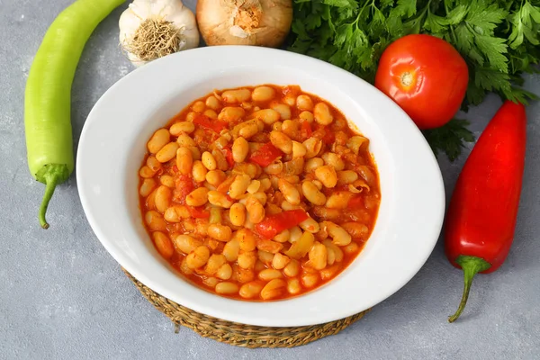 stock image Traditional delicious Turkish foods; Dried bean (Kuru fasulye). Hot turkish bean stew with a tasty tomato sauce