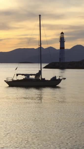 Seascape Ved Solnedgang Fyrtårn Ved Kysten Kystbyen Turgutreis Den Spektakulære – Stock-video