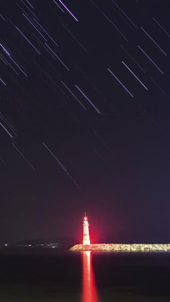 Beach Stars Guiding Lighthouse Accompanying Star Trails Dark Night Vertical — ஸ்டாக் வீடியோ
