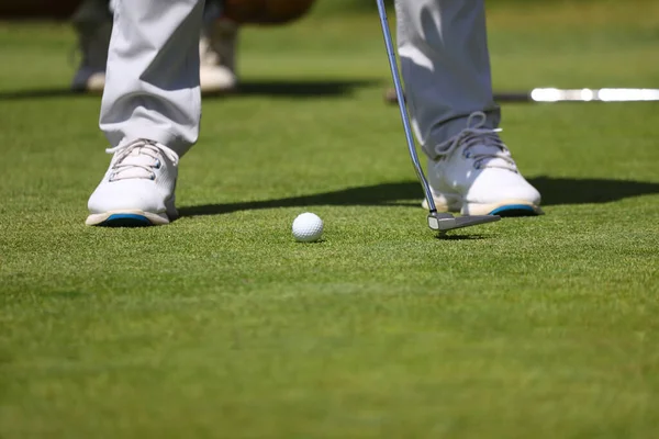 Golfer Golfen Avond Golfbaan Bij Zonsondergang Avonds Tijd Man Golfen — Stockfoto