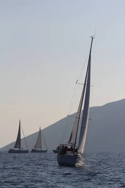 Бодрум Туреччина Січня 2020 Року Вітрильні Човни Пливуть Вітряну Погоду — стокове фото