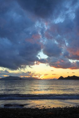 Deniz kenti Turgutreis ve muhteşem gün batımları. Bodrum, Türkiye.