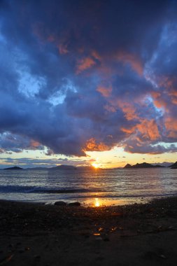 Deniz kenti Turgutreis ve muhteşem gün batımları. Bodrum, Türkiye.