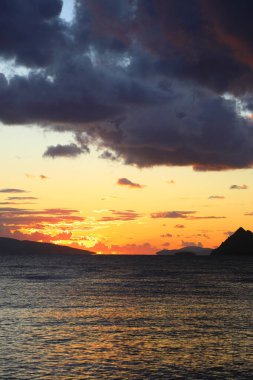 Deniz kenti Turgutreis ve muhteşem gün batımları. Bodrum, Türkiye.