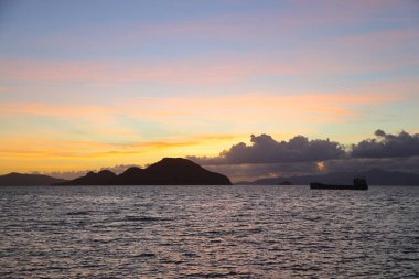 Deniz kenti Turgutreis ve muhteşem gün batımları. Bodrum, Türkiye.