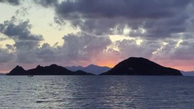 Deniz kenti Turgutreis ve muhteşem gün batımları. Bodrum, Türkiye.